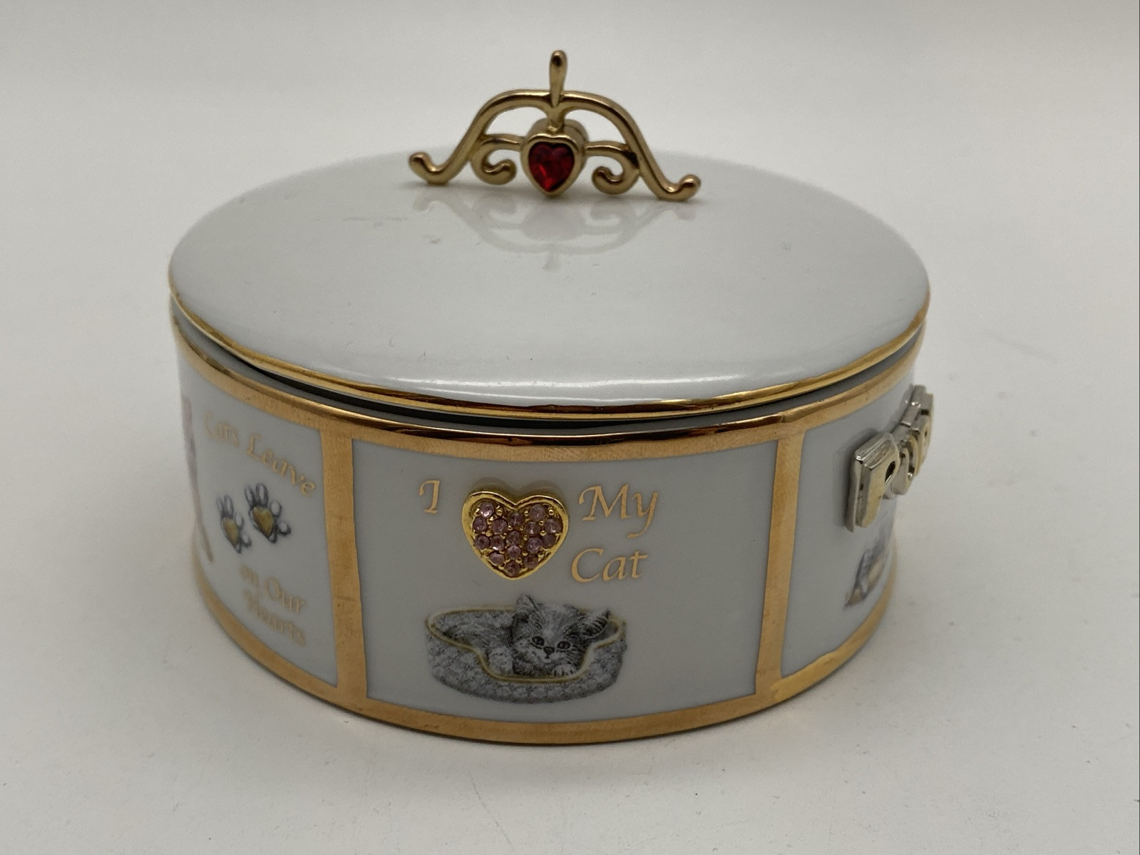 2007 Ardleigh Elliot Porcelain Cat Music Box