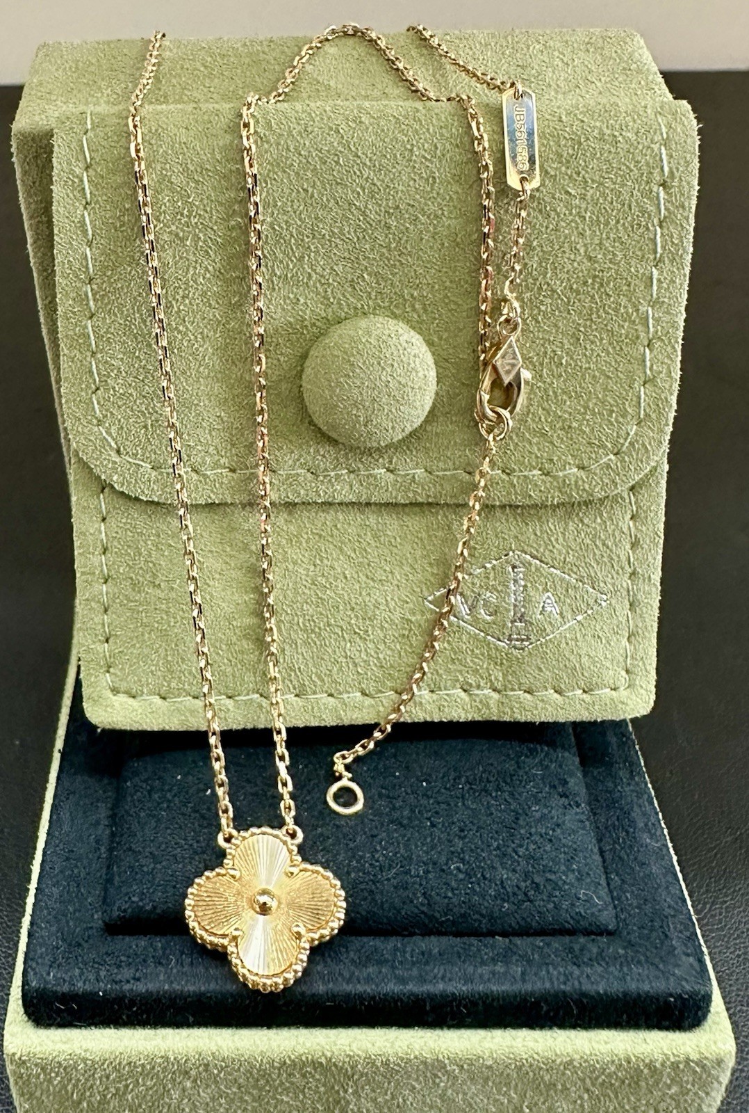 Van Cleef & Arpels Vintage Alhambra 18k 750 Yellow Gold Pendant VCARP4KL00