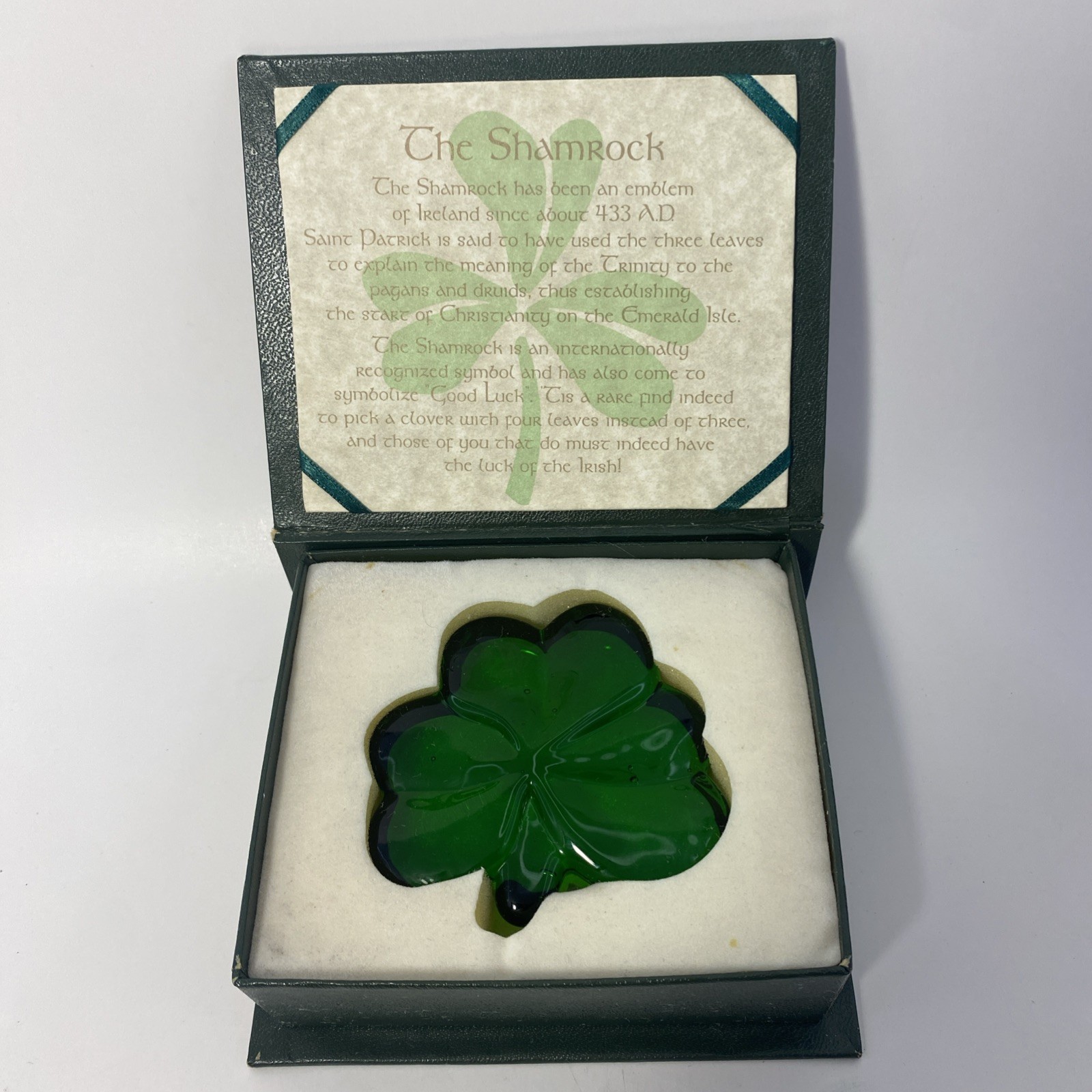 Good luck charm. An Irish Blessing Vintage Green Glass Shamrock Original Box Good luck charm. An Irish Blessing Vintage Green Glass Shamrock Original Box