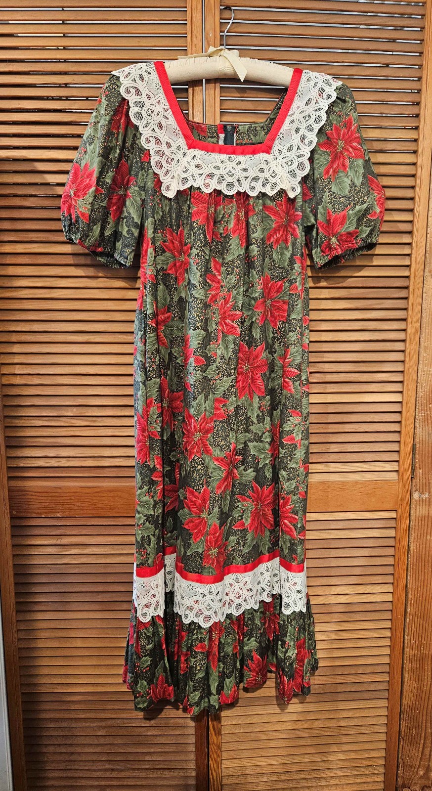 Hawaii Hawaiian Vintage Princess Kaiulani Brand MuuMuu Christmas Dress Lace