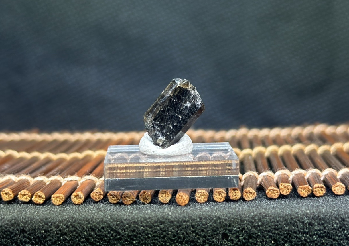 Incredibly cool and rare fluororichterite xl - Bancroft, Ontario