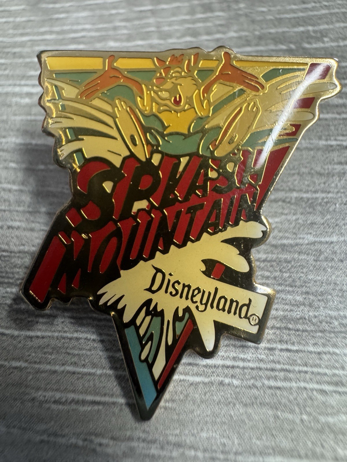 VINTAGE 1987 DISNEYLAND SPLASH MOUNTAIN - BR'ER RABBIT LEAPING PIN - NEW W/O TAG VINTAGE 1987 DISNEYLAND SPLASH MOUNTAIN - BR'ER RABBIT LEAPING PIN - NEW W/O TAG