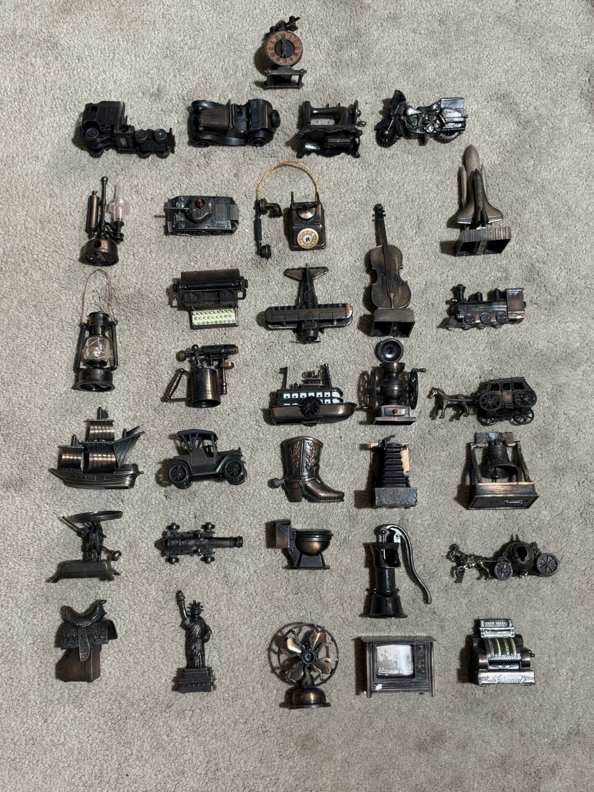 Vintage-Style Miniature Collectibles Lot – 30+ Pieces Vintage-Style Miniature Collectibles Lot – 30+ Pieces