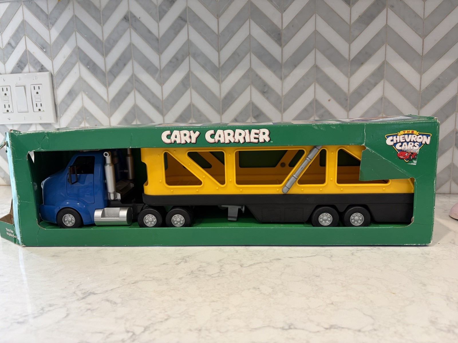 Vintage 1998 The Chevron Cars CARY CARRIER Damaged Box Toy TRUCK