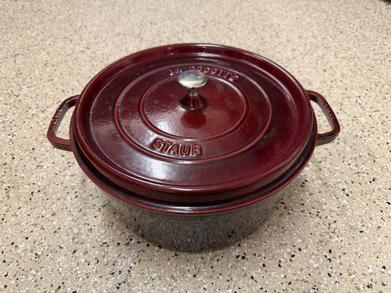Staub Cast Iron 9 qt Round Cocotte Dutch Oven Made In France Grenadine Staub Cast Iron 9 qt Round Cocotte Dutch Oven Made In France Grenadine