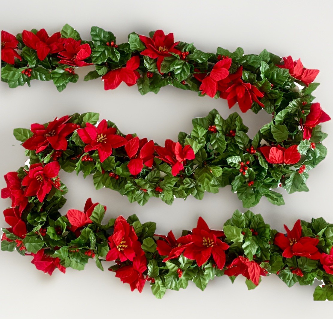 Vtg Plastic Holly Berry Poinsettia Chain Christmas Garland 136in (11.5 Ft) Long