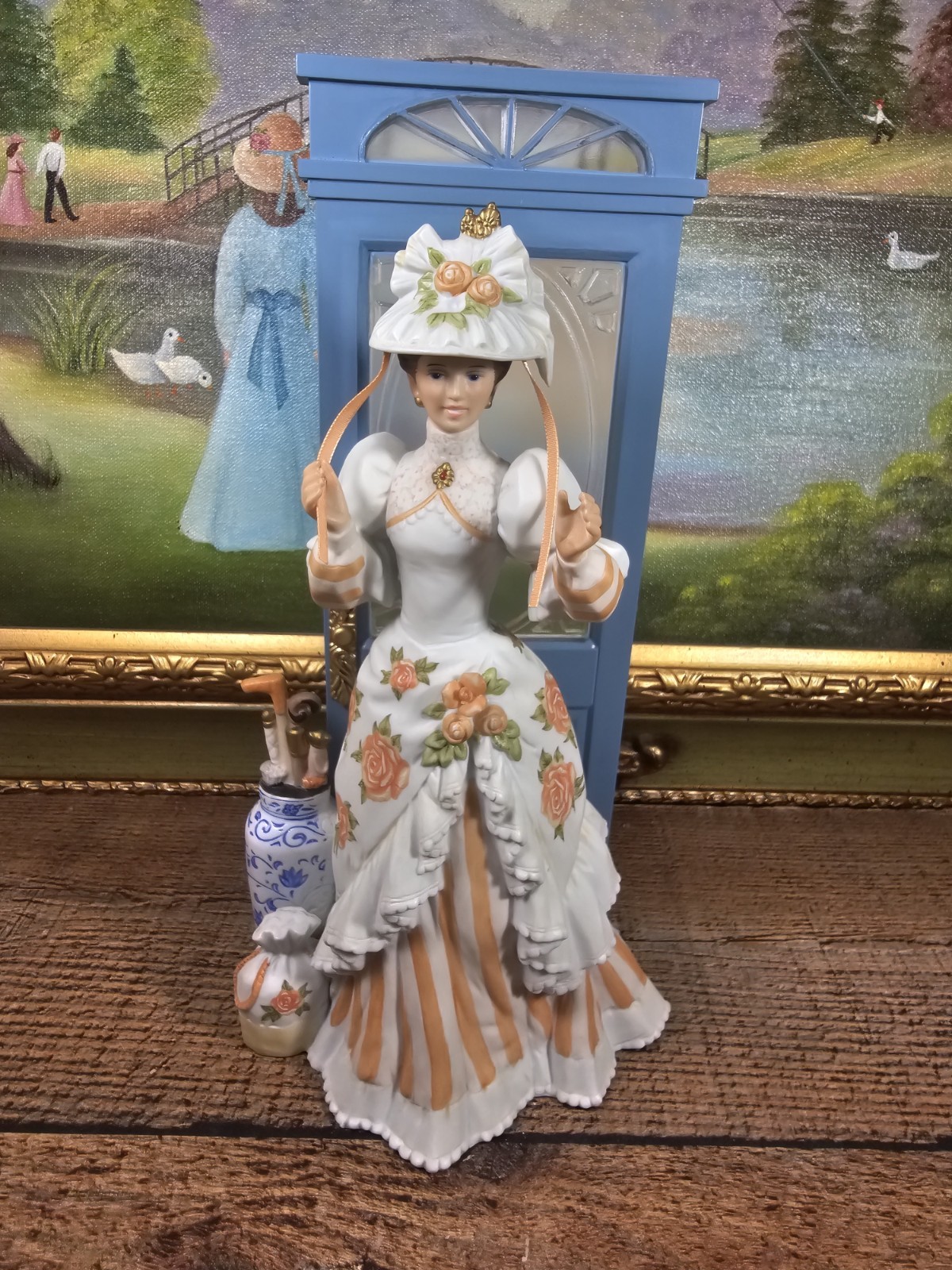 Mrs Albee Award Avon Vintage Collectors 1993 Porcelain Figurine, Box Included