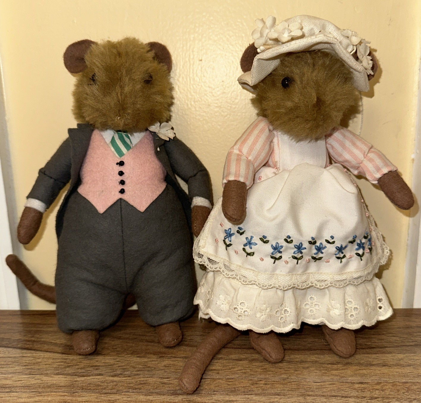 Vintage Brambly Hedge Dusty Dogwood & Poppy Eyebright Wedding Mice Pair 1994