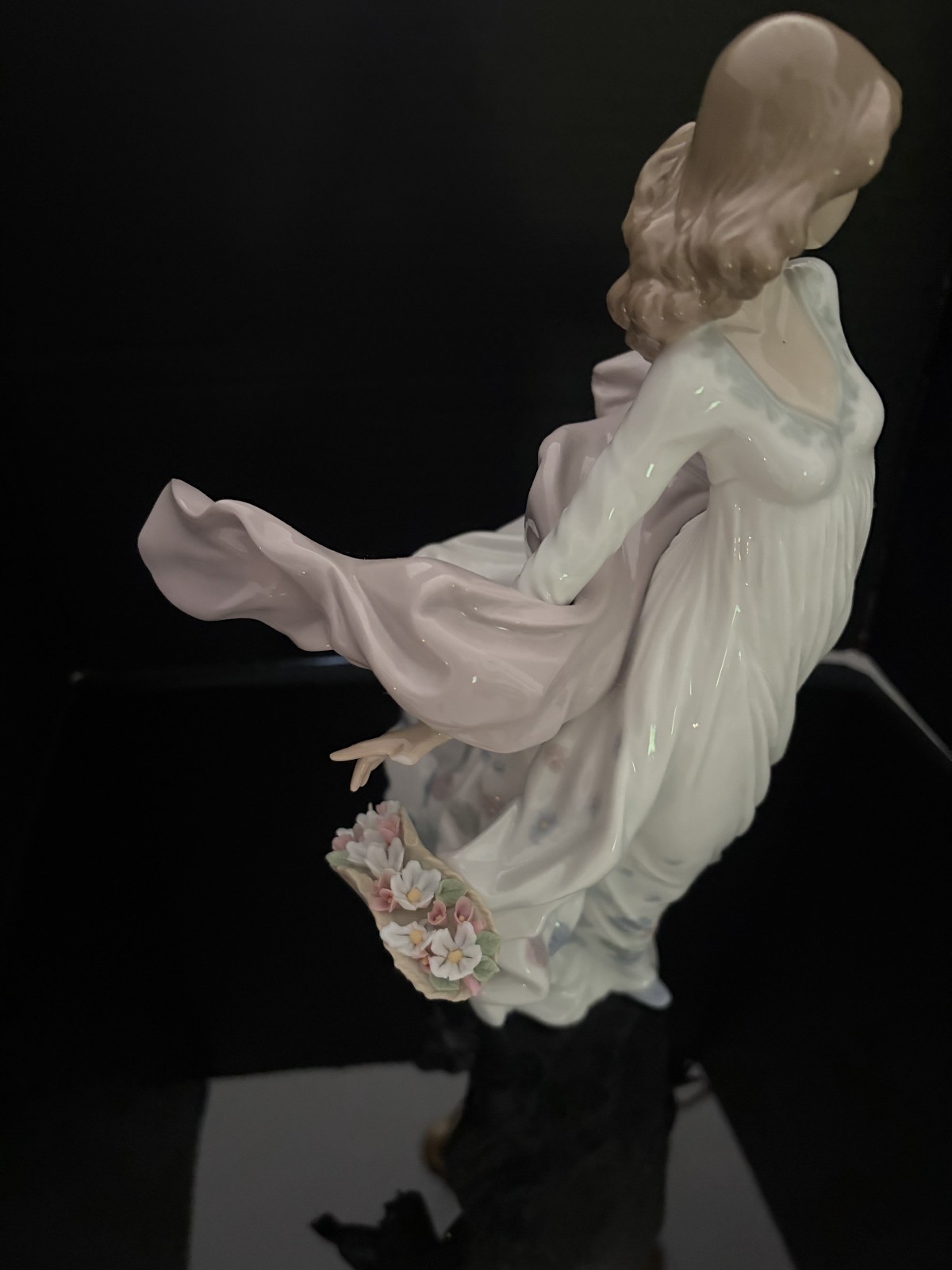 AS IS  LLADRO  Spring Splendor Woman with flowing dress/ basket of flowers