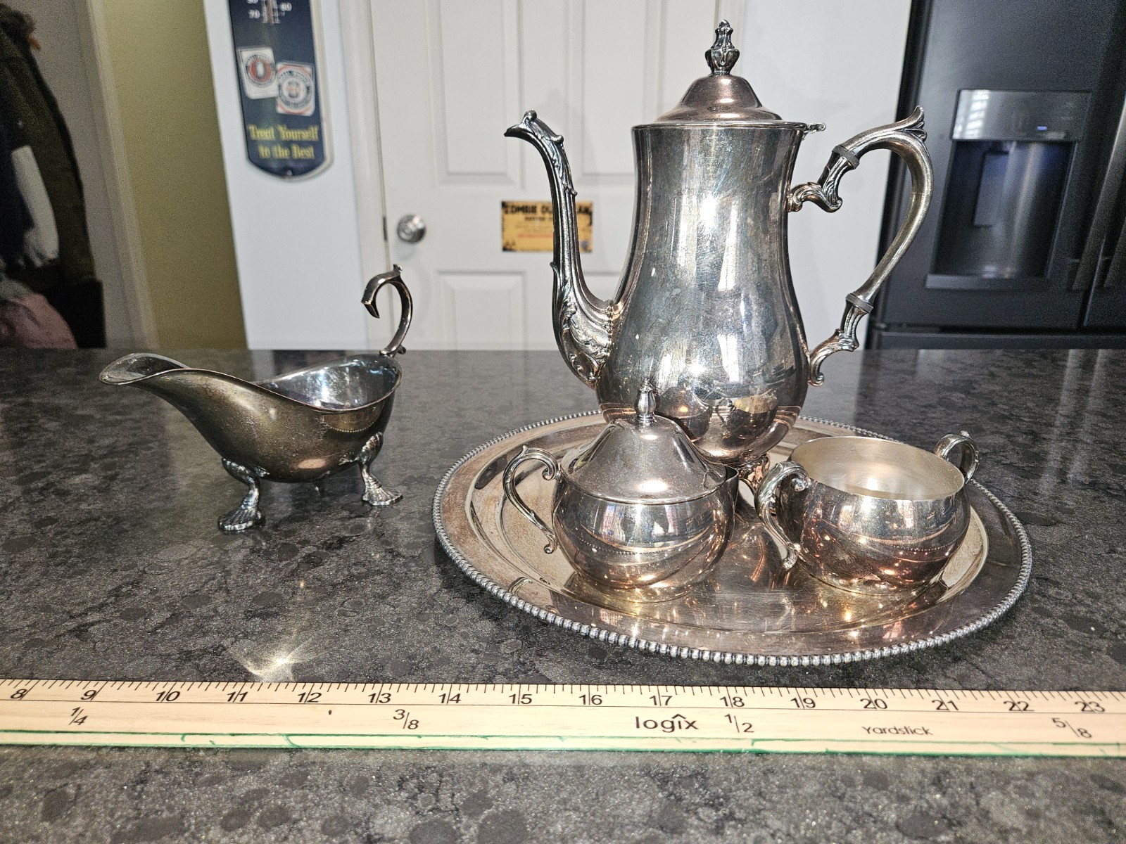 Silver Plated Round Creamer & Sugar Bowl Set w/ Lid & Tray Silver Plated Round Creamer & Sugar Bowl Set w/ Lid & Tray