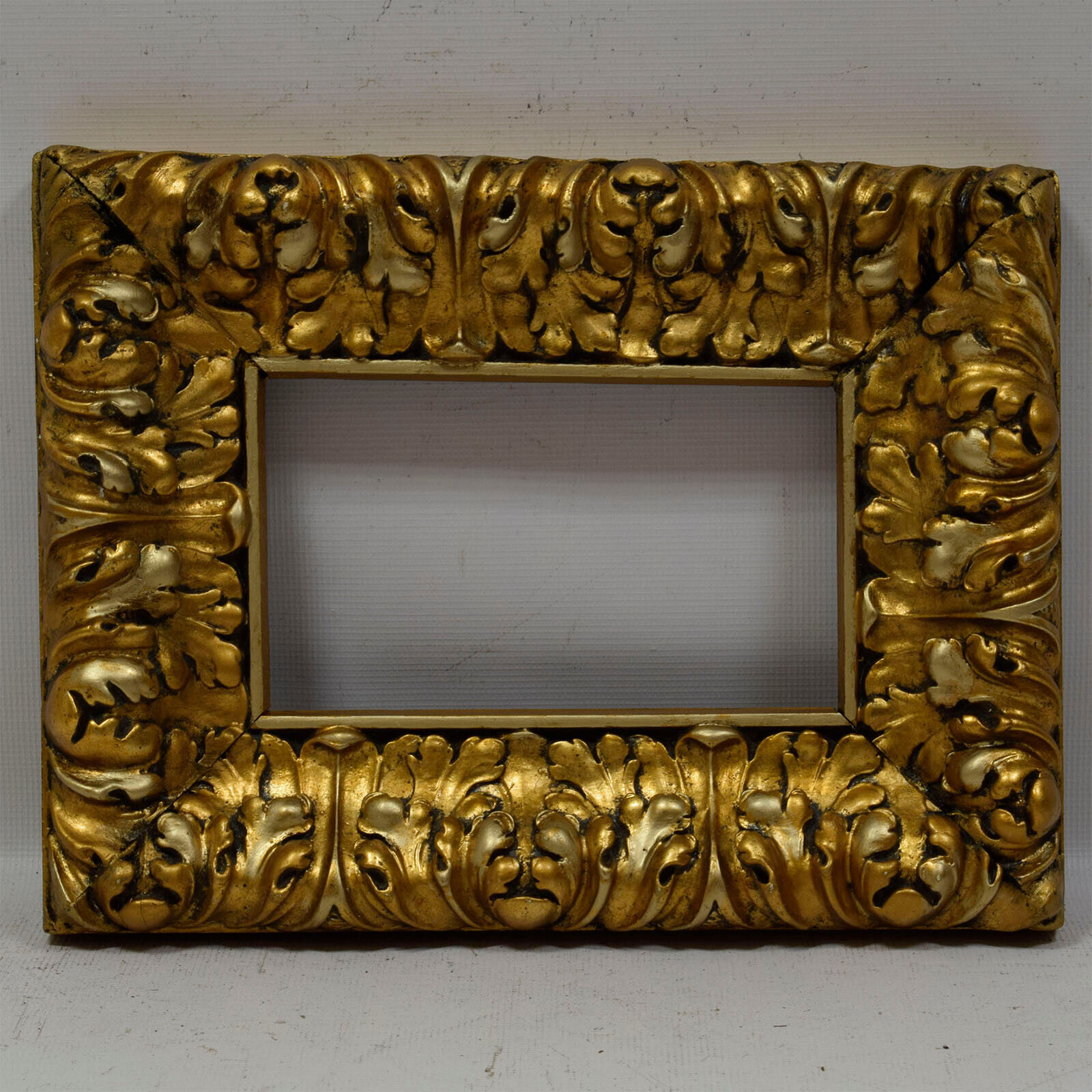 Ca. 1900 Old wooden frame in original condition Internal: 11.6x7 in