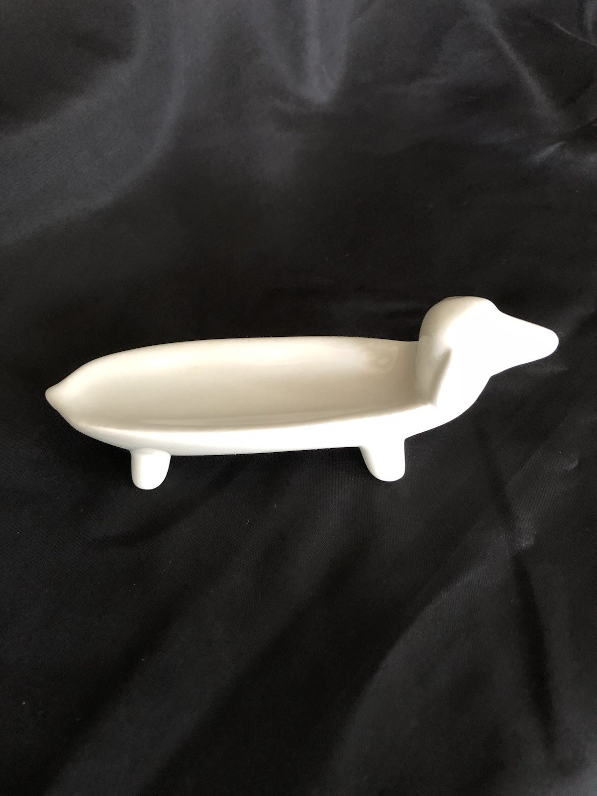 White Ceramic Dachshund Dog Ring Jewelry Holder Figurine CUTE NEW White Ceramic Dachshund Dog Ring Jewelry Holder Figurine CUTE NEW