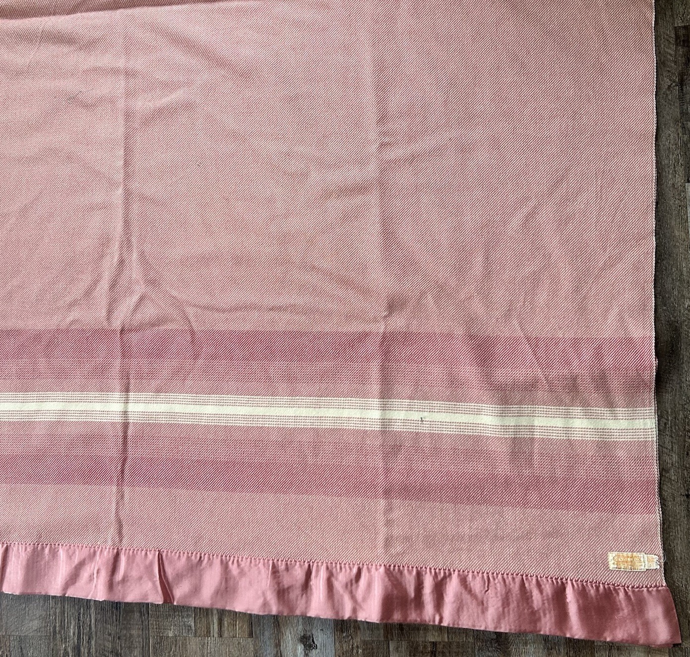 VTG Pendleton Blanket 100% Virgin Wool Satin Edge Size 72x78 Pink Ombré Stripe