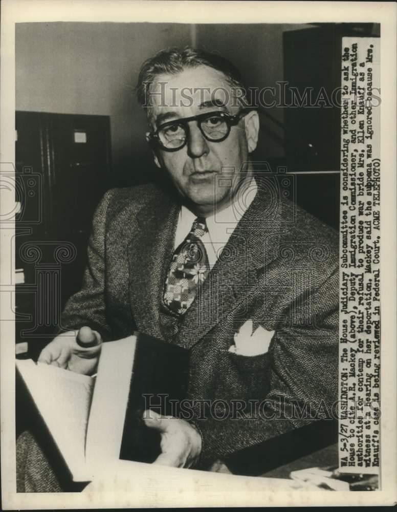 1950 Press Photo Deputy Immigration Officer A.R. Mackey - nox32198