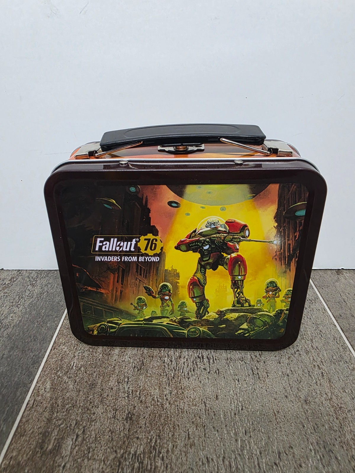 Fallout 76 Metal Lunchbox Tin - Invaders From Beyond Tricentennial Edition 