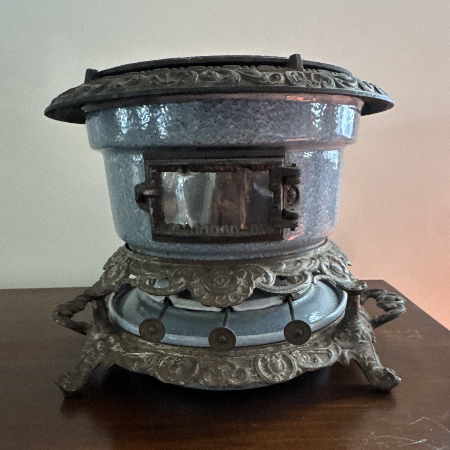 3 burner cast iron / porcelain enameled cook stove. Sizes shown in pictures. 3 burner cast iron / porcelain enameled cook stove. Sizes shown in pictures.