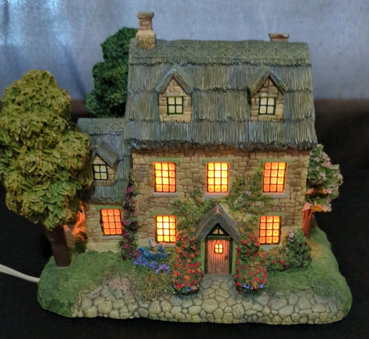 Hawthorne Village Thomas Kinkade Stonebrooke Inn Lighted House 1999 No B1721