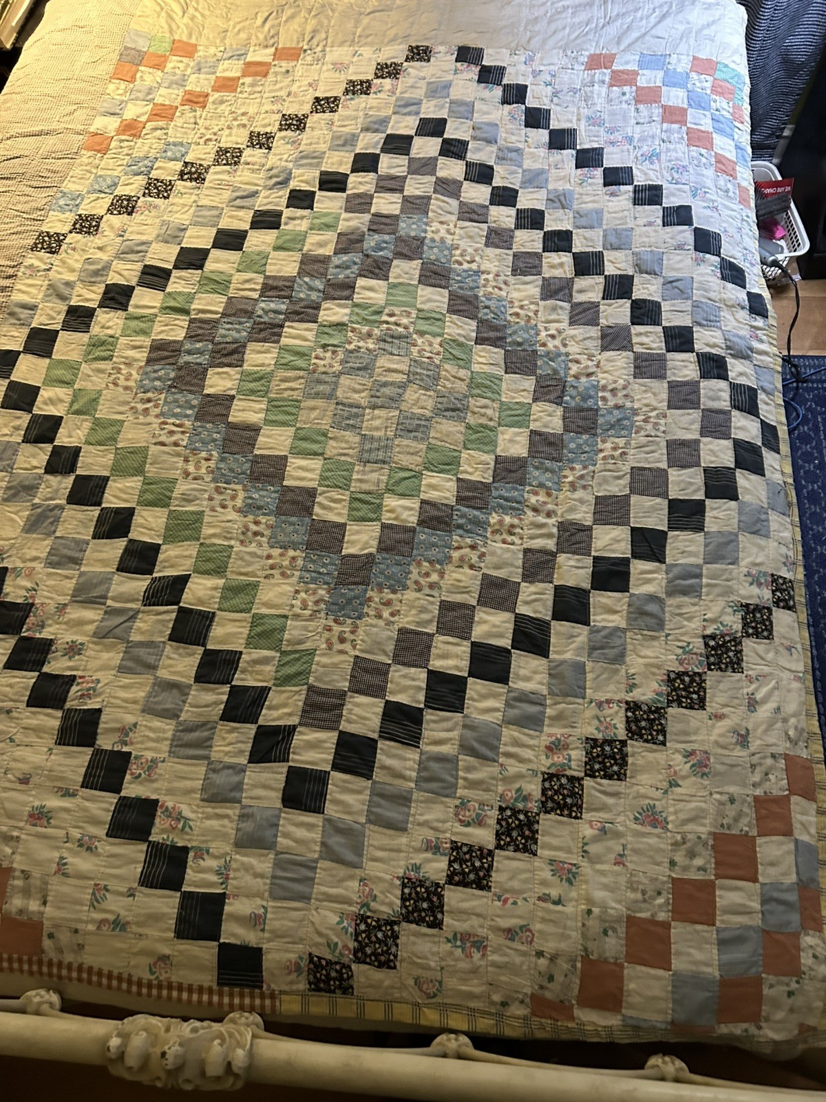 Vtg Quilt “Trip Around The World”  (?) Pattern. In Good Condition Overall.