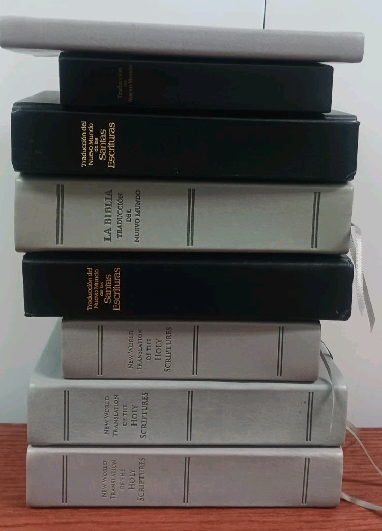 3 BIBLES IN ENGLISH, 4 BIBLIAS EN ESPANOL LOT