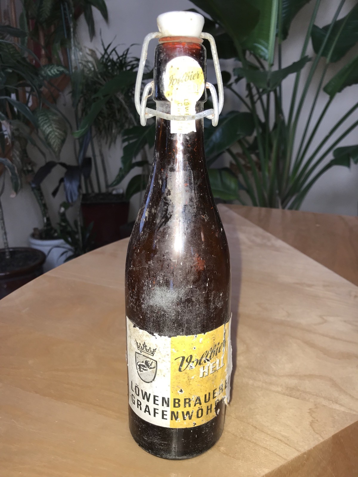 OLD LOWENBRAU BEER BOTTLE w Volkbier Hell PAPER LABEL Lowenbrauerei Rare Vintage
