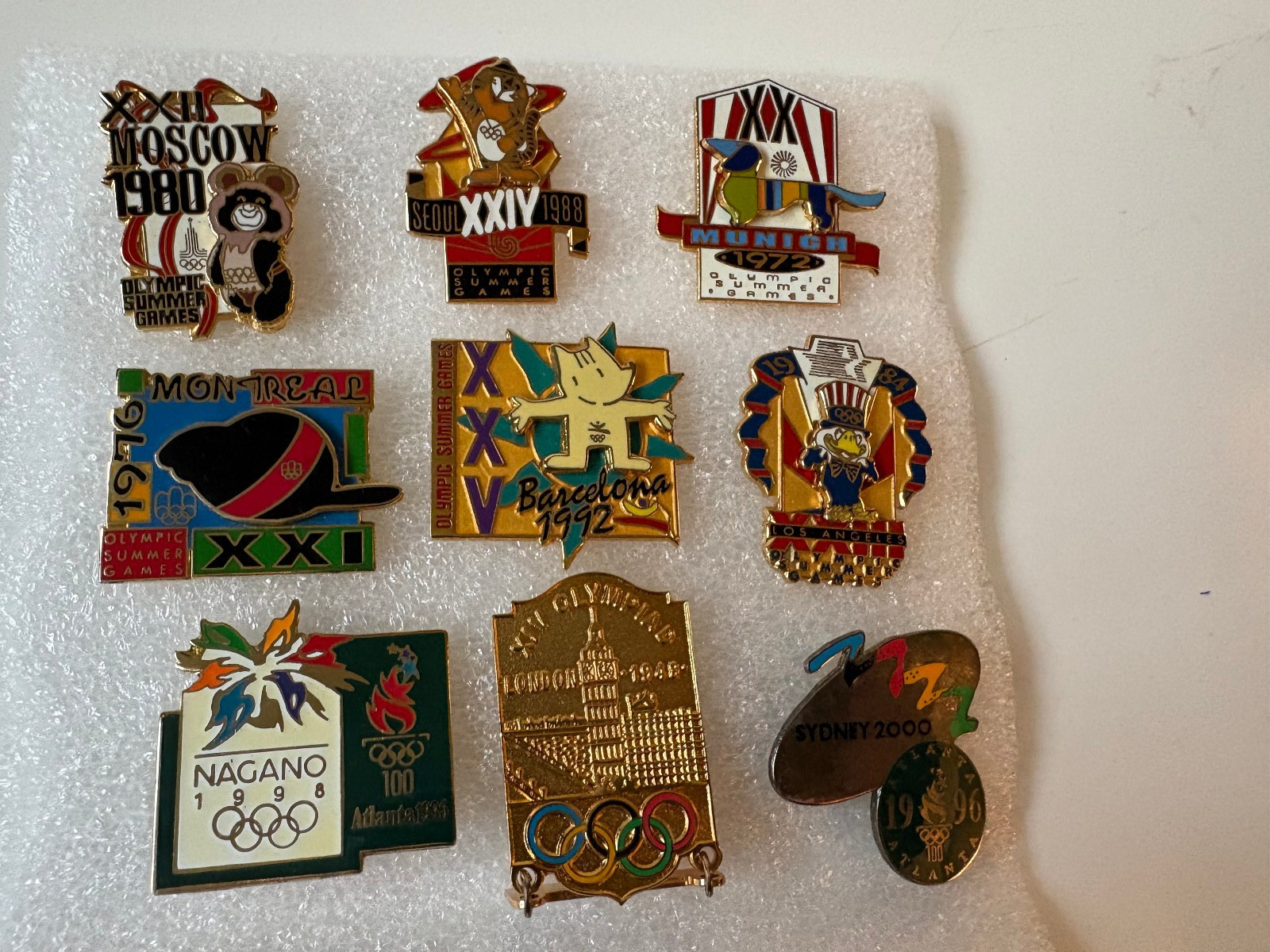 1996 Atlanta Olympics 9 Tribute Pins: Foreign Countries & Los Angeles