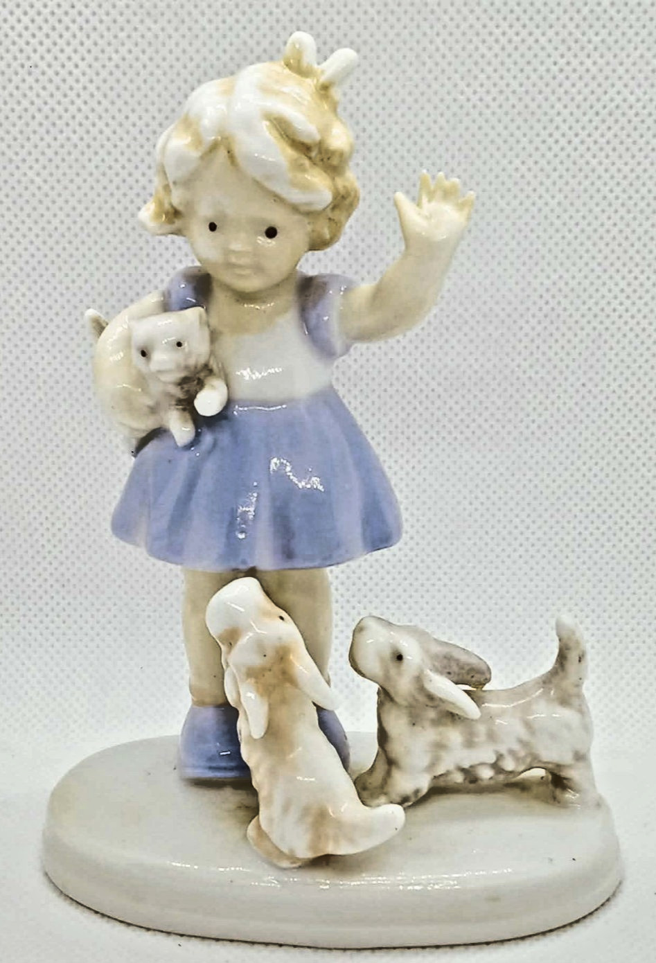 German Lippelsdorf GDR Crown Porcelain Figurine Girl with CAT PUPPIES