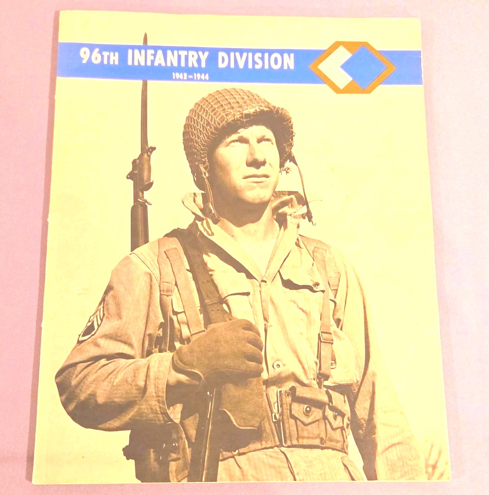 96th Infantry Division 1942-1944 WWII Illustrated Book, US Militaria (Original) 96th Infantry Division 1942-1944 WWII Illustrated Book, US Militaria (Original)