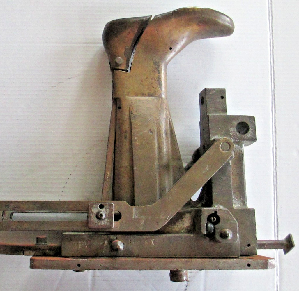 VINTAGE INDUSTRIAL BRASS COBBLERS SHOE FACTORY ANVIL MOLD Steam Punk Museum BSMT