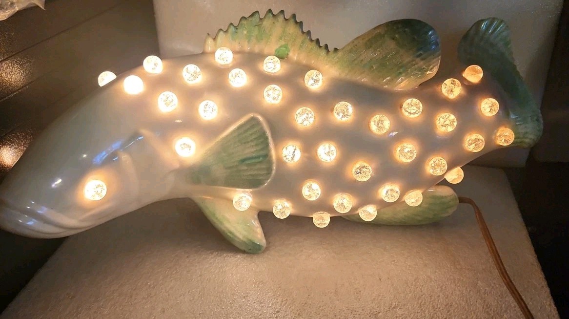 VTG Mid Century HTF KOI/CARP Fish White Iridescent TV Lamp W/Green Fins Working