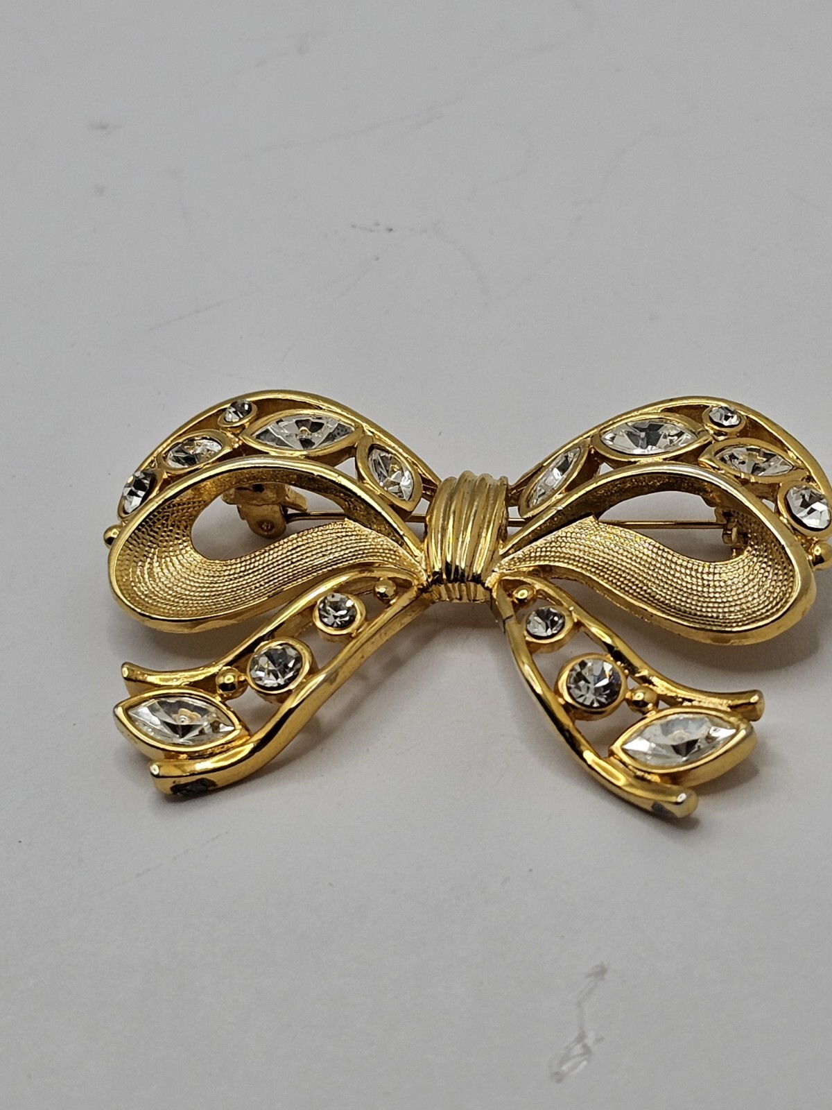 SIGNED SWAROVSKI BOW BROOCH Goldtone Clear Crystals Elegant Vintage Style Signed
