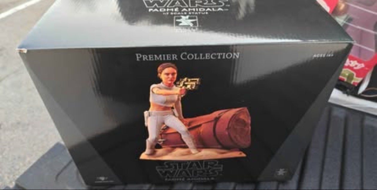 Premier Collection Padmé Amidala Star Wars AOTC II Statue Gentle Giant Premier Collection Padmé Amidala Star Wars AOTC II Statue Gentle Giant