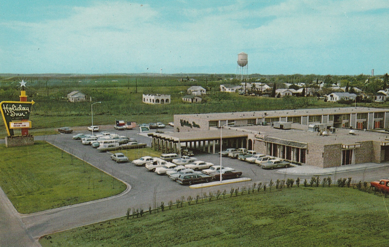 Postcard Holiday Inn Lamar Street Sweetwater Texas Water Tower c1970\'s