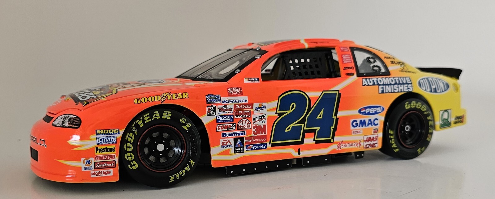 1999 REVELL 1/18 JEFF GORDON #24 DUPONT NASCAR RACERS SPECIAL PAINT SCHEME