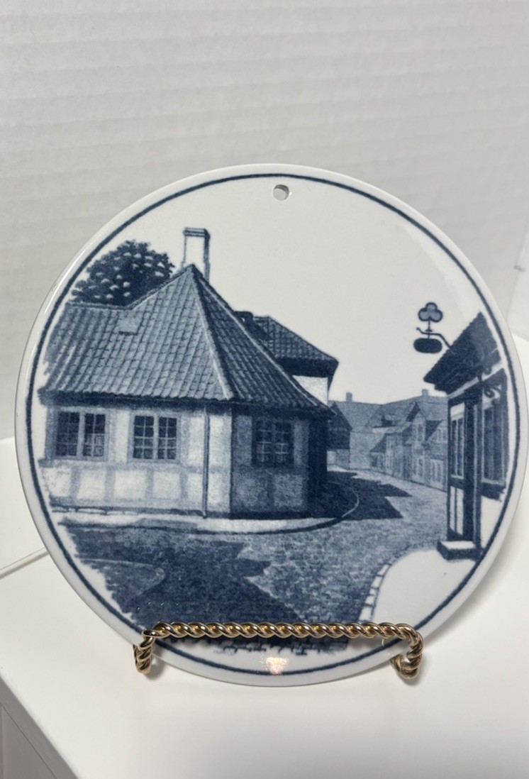Royal Copenhagen Hans Christian Andersens House Fajance Wall Plate 8-1665