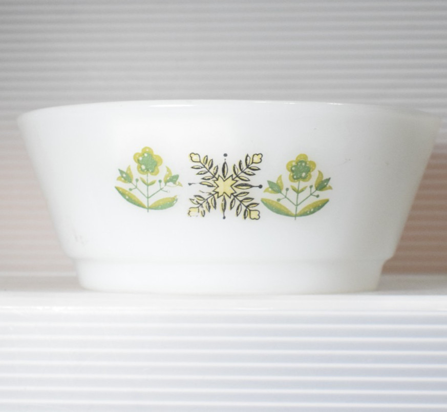 1968 TO 1976 FIRE KING MILK GLASS GREEN MEADOW SOUP BOWL OVENWARE SERVING DISH