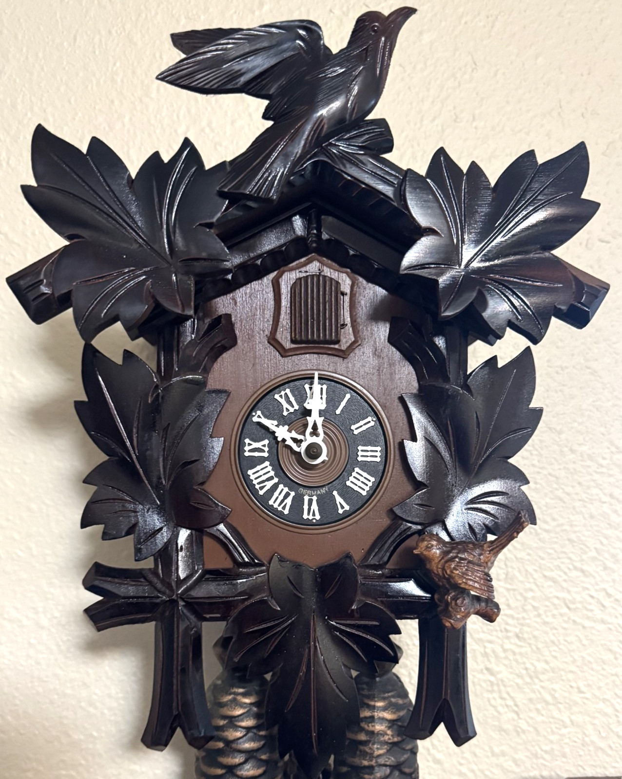 NICE LARGE 8 DAY WORKING UNUSUAL 2 BIRD DEEPLY CARVED BLACK FOREST CUCKOO CLOCK