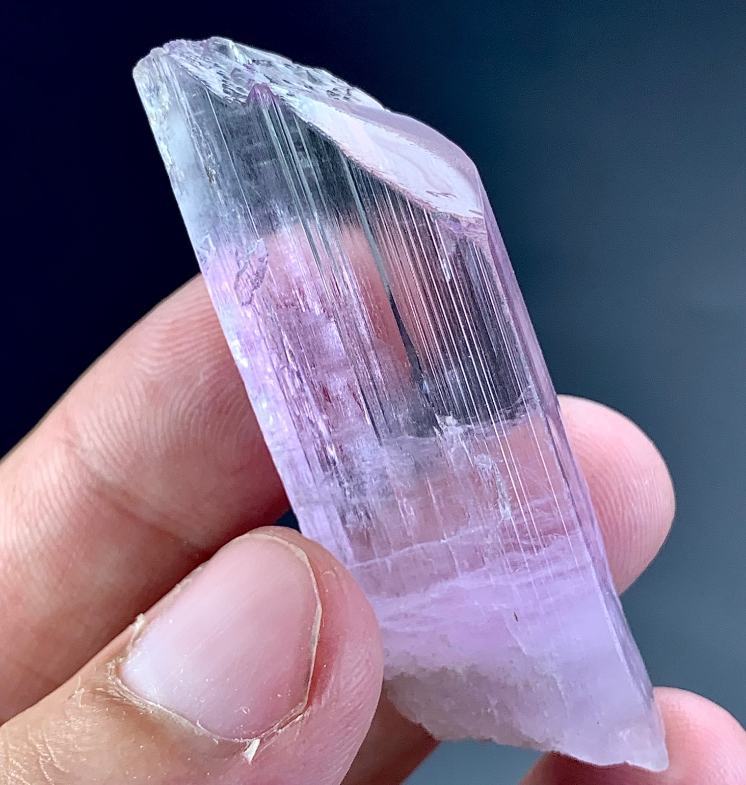 91 CTs Natural Pink Kunzite Crystal specimen from Afghanistan 91 CTs Natural Pink Kunzite Crystal specimen from Afghanistan