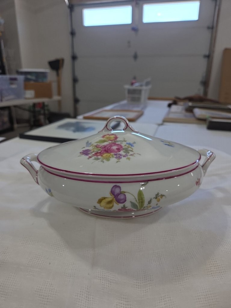 Vintage Hutschenreuther Hohenberg Covered Porcelain Tureen 11 X 4\ Vintage Hutschenreuther Hohenberg Covered Porcelain Tureen 11 X 4\