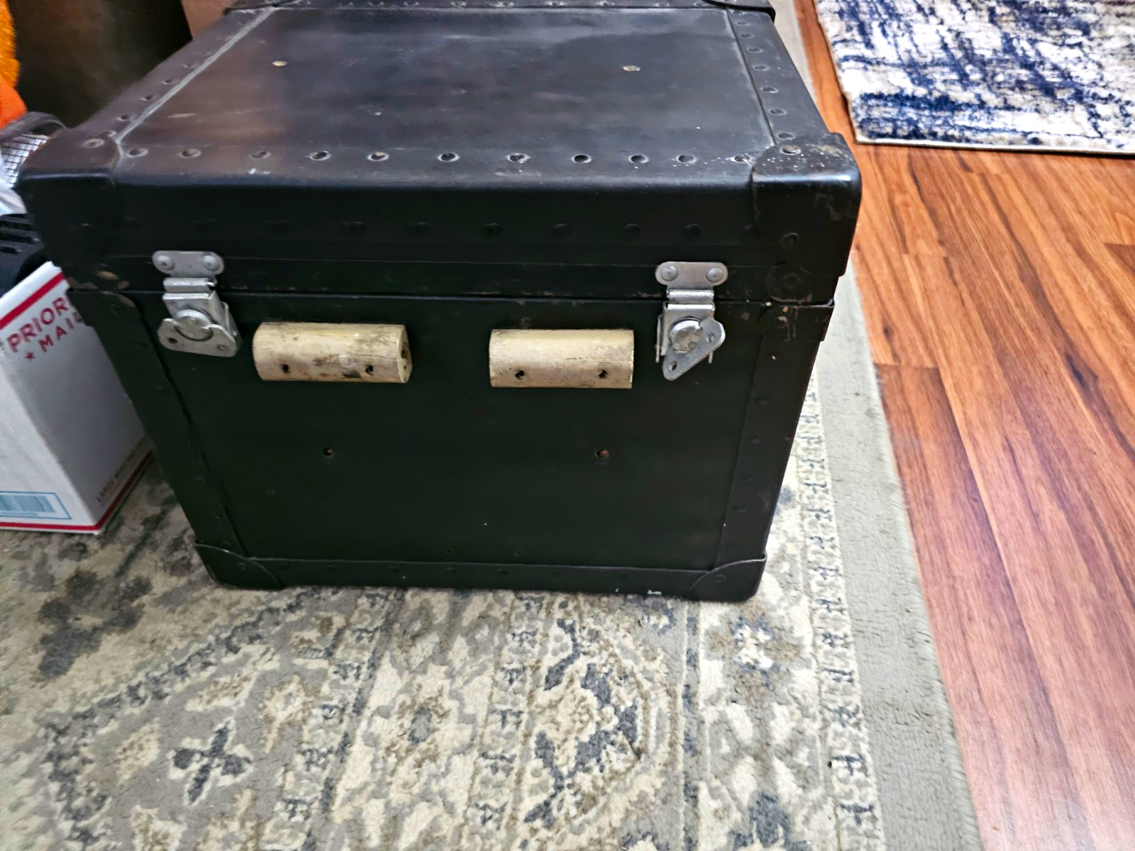 Nielsen Howe Hartford Vintage Trunk
