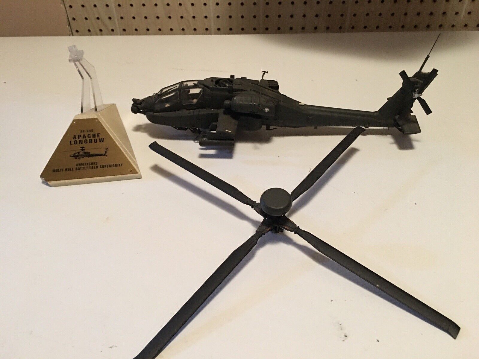 Franklin Mint  AH-64D Apache Longbow 1/48 scale DieCast Extremely Detailed Read