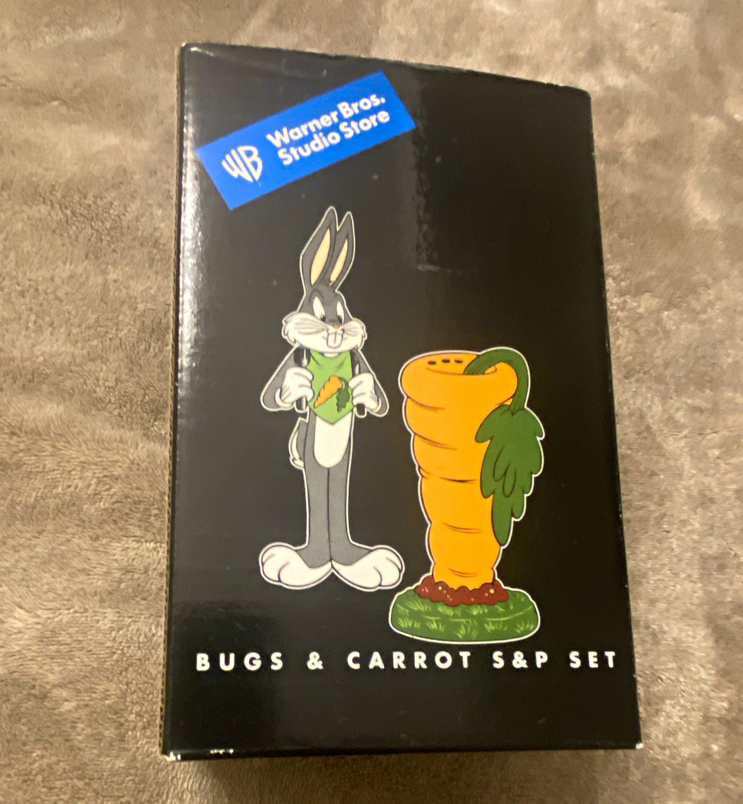 Warner Bros Studio Store Bugs Bunny & Carrot Ceramic Salt & Pepper Set 1998