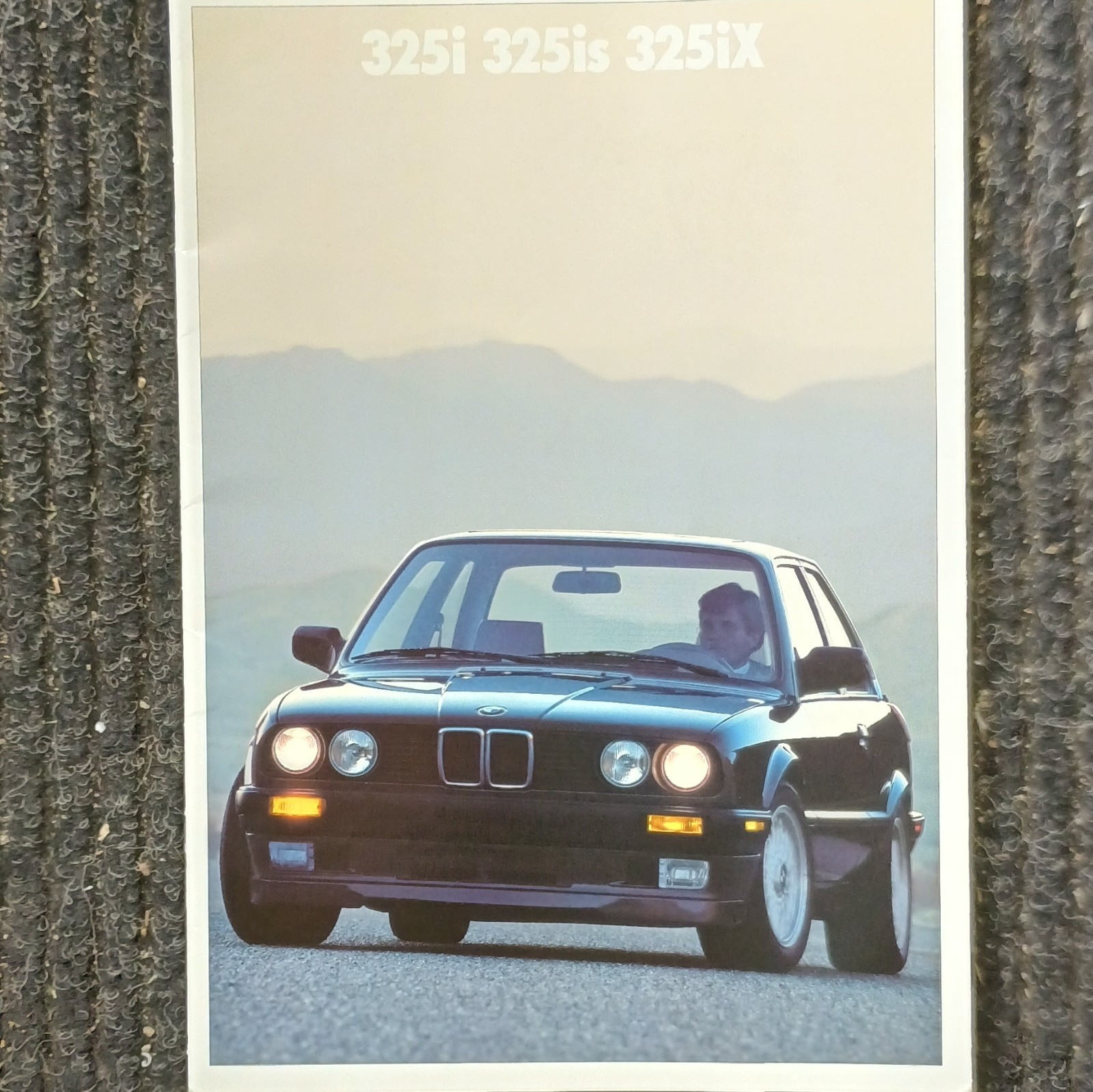 BMW E30 325i 325is 325iX Vehicle Brochure for the 1989 model year BMW E30 325i 325is 325iX Vehicle Brochure for the 1989 model year