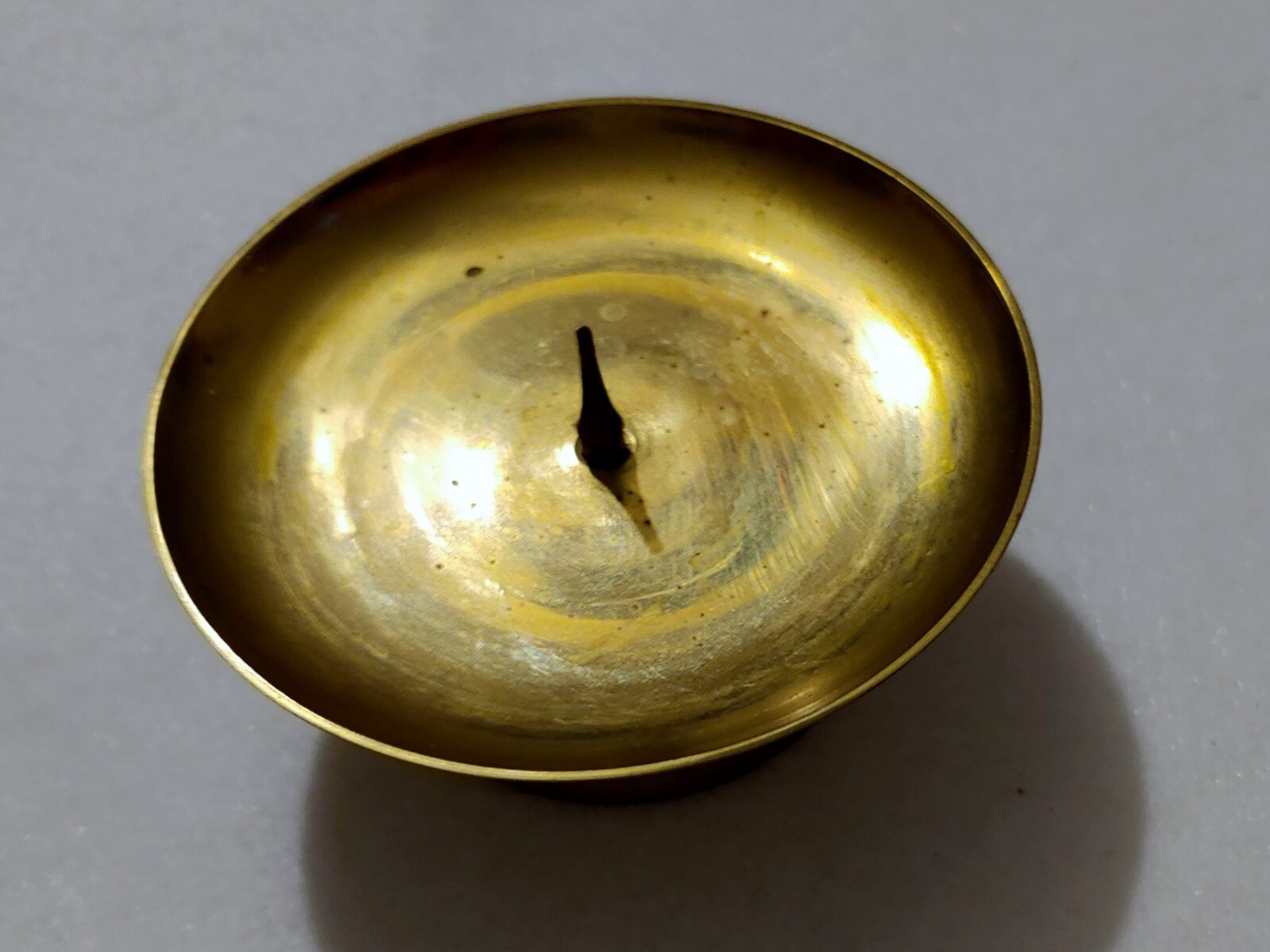 Vintage ( HOSLEY ) Solid Brass 3 3/8 in Dia x 1 1/4 in Tall - Candle Holder Vintage ( HOSLEY ) Solid Brass 3 3/8 in Dia x 1 1/4 in Tall - Candle Holder