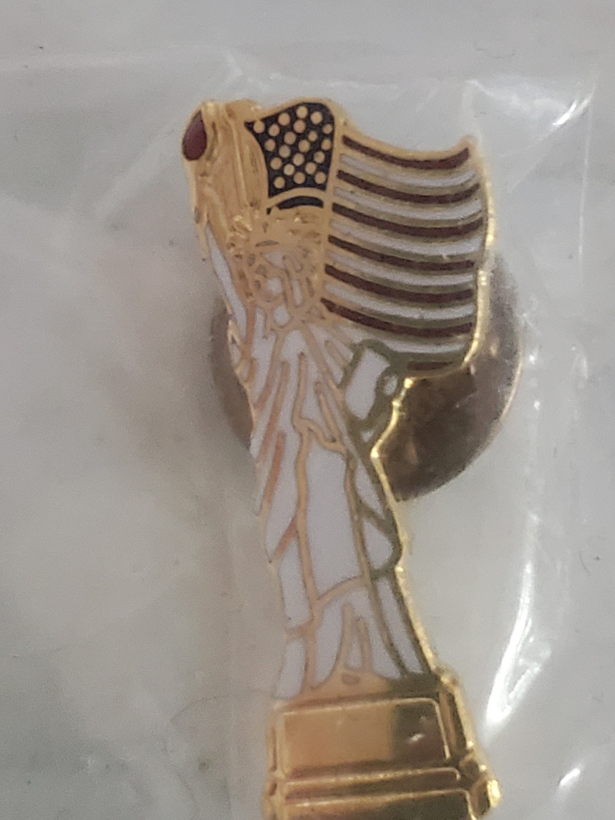 Statue of Liberty USA Flag Lapel Hat Pin BN