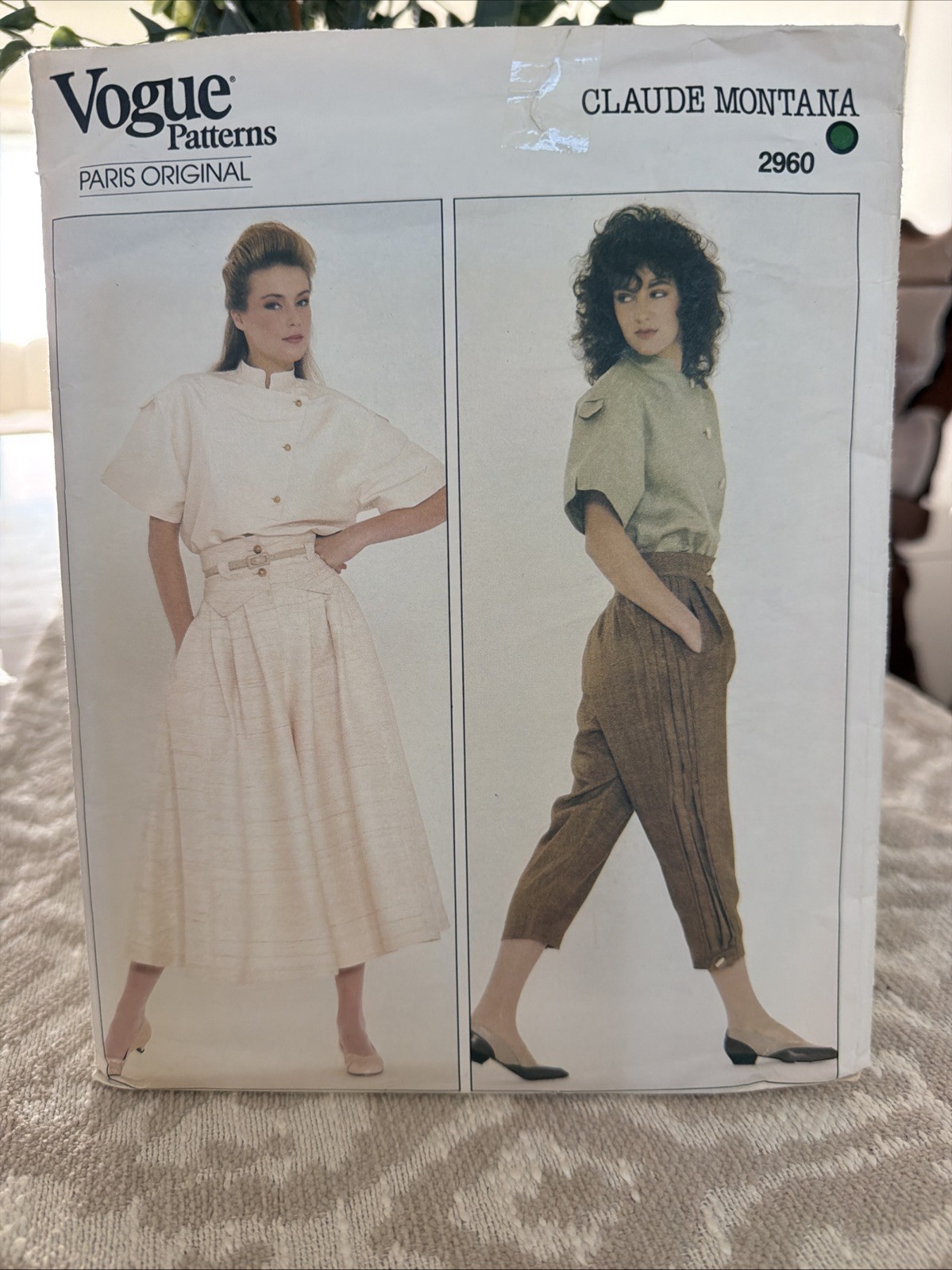 VOGUE PARIS ORIGINAL  CLAUDE MONTANA  # 2960  UN-CUT/ COMPLETE  SZ. 10