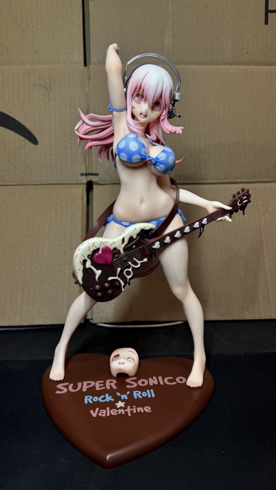 Wing Super Sonico Rock 'n' Roll Valentine Ver. 1/6 Figure Wing Super Sonico Rock 'n' Roll Valentine Ver. 1/6 Figure