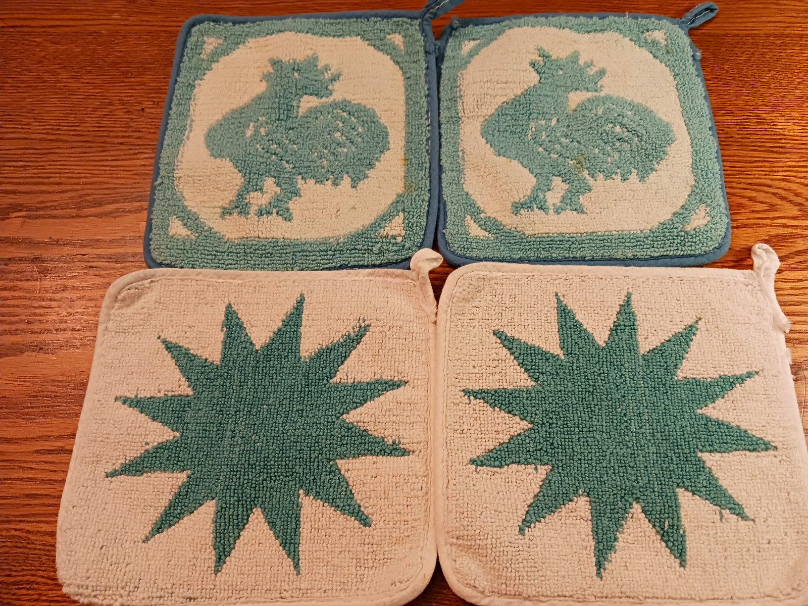 4 Vintage 50s Cotton Terry Potholders, 2 Teal/White Roosters & 2 w Stars. Cute 