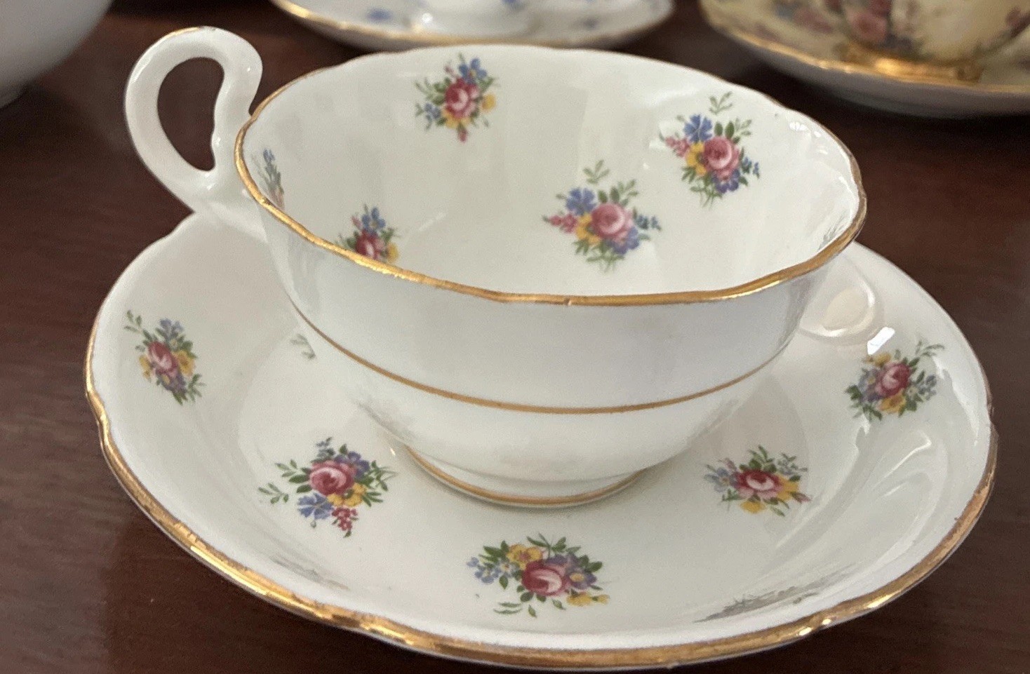 Tea Cup/Saucer Vtg Royal Grafton England Bone China Floral Sprays~Pretty *Read*
