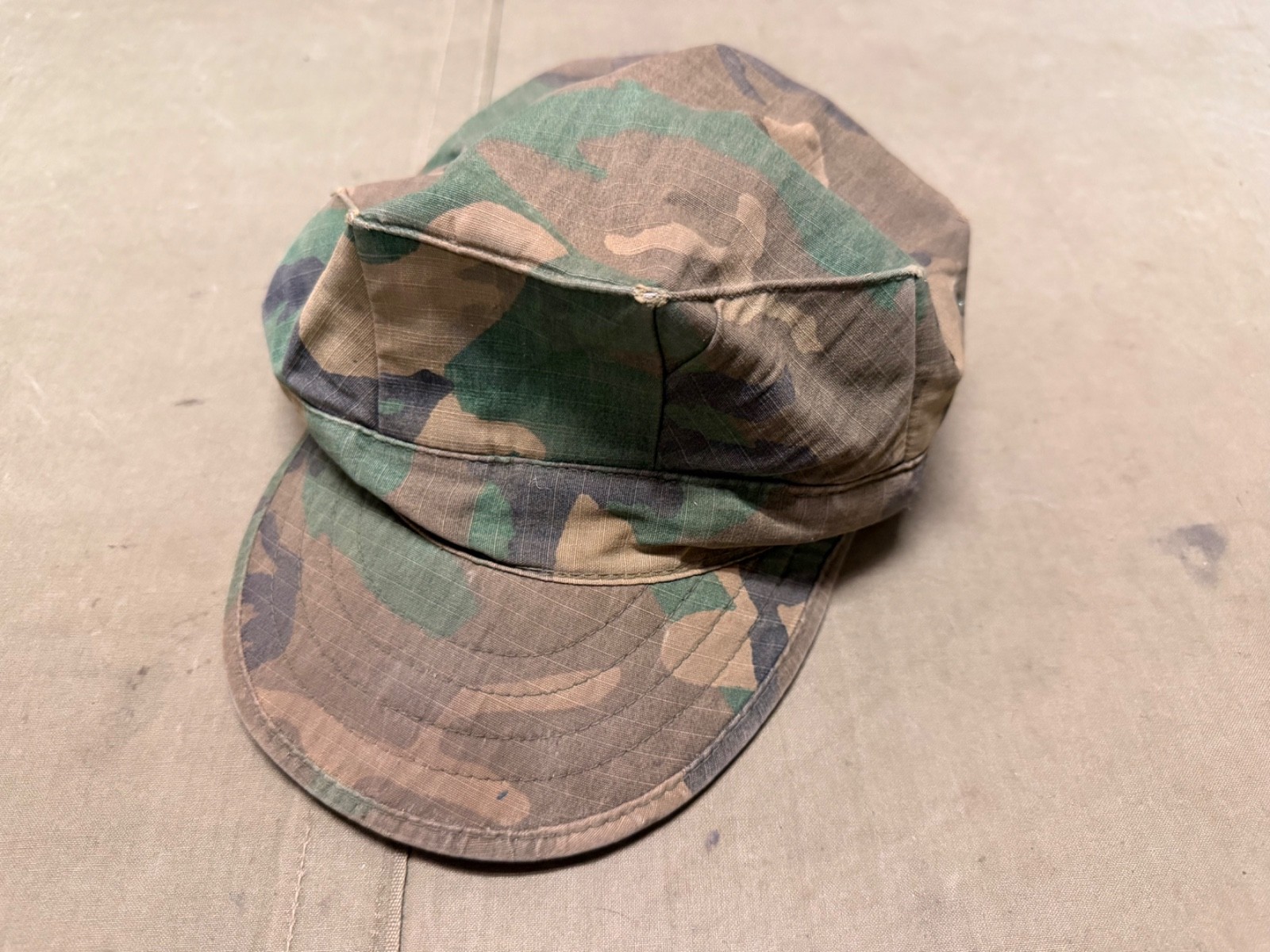 ORIGINAL VIETNAM WAR USMC MARINE ERDL CAMO FIELD CAP-MEDIUM