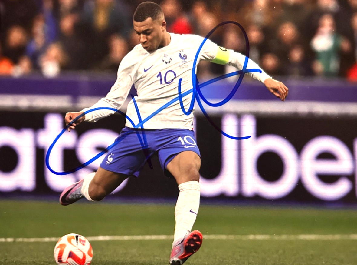 Kylian Mbappé Signed 7x5\
